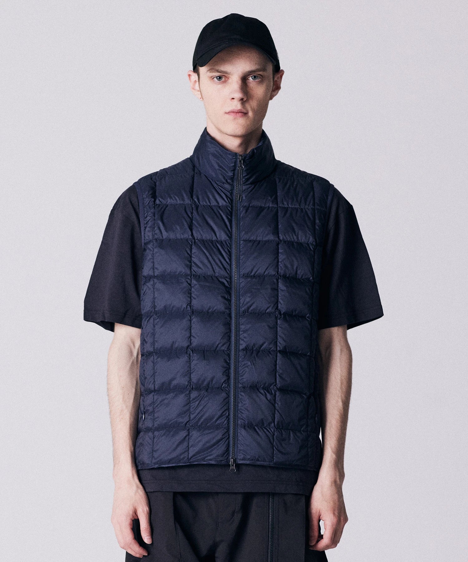 Unisex Basic Hi-Neck W-Zip Down Vest - Image 12