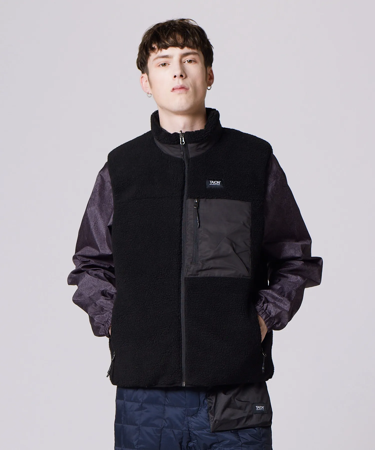 Unisex Mountain Reversible "Down×Light boa" Hi Neck Vest - Image 15